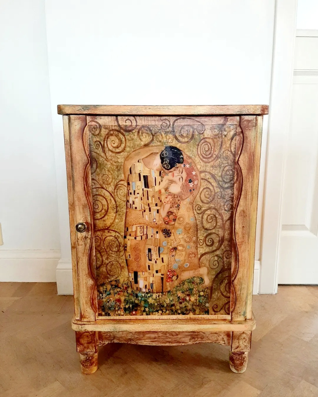 Decoupage als afwerkingstechniek - Meubel pimpen - Foto